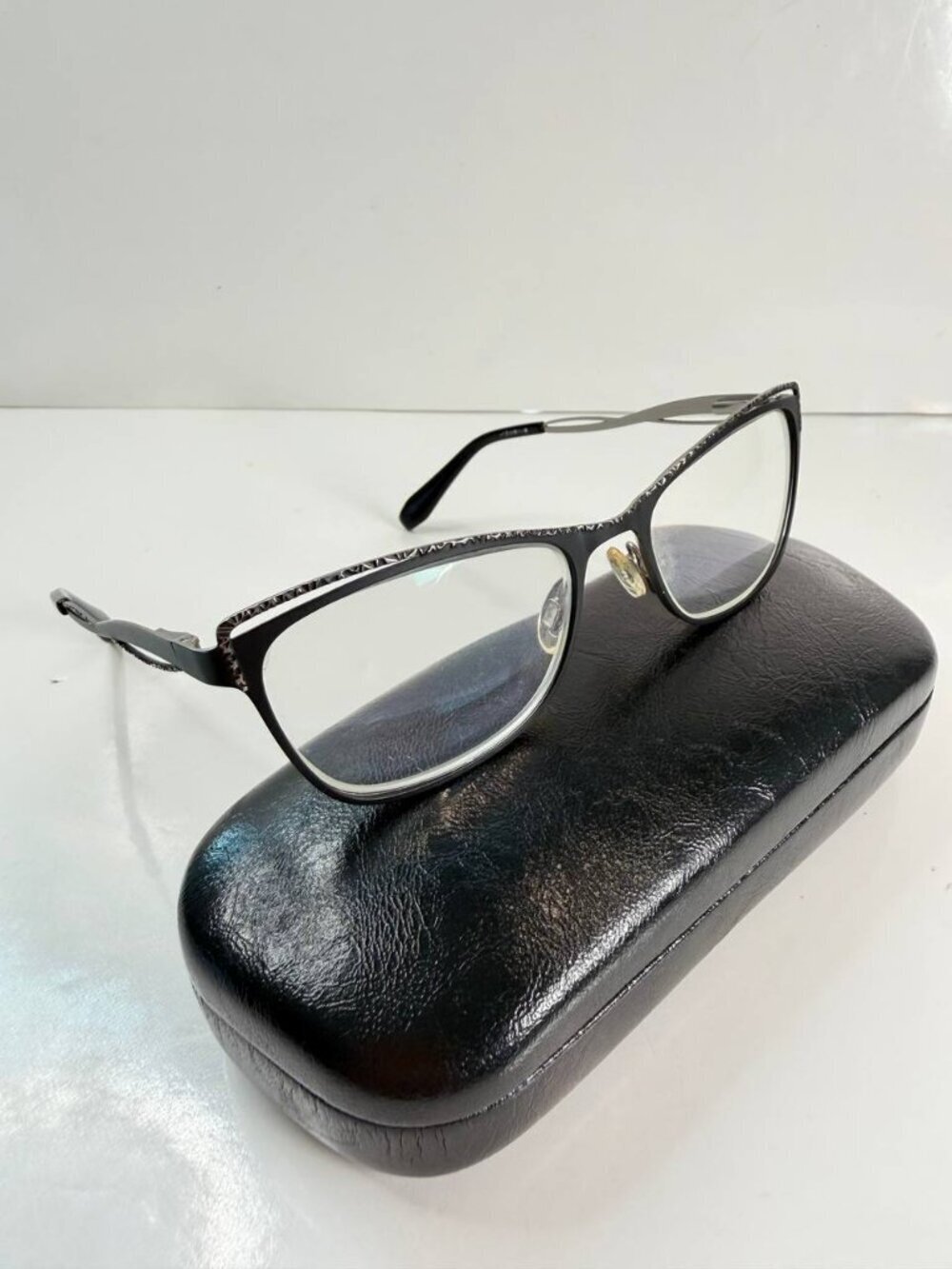 IZUMI Eyeglasses – Elegant Semi-Rimless Design – Lightweight & Refined